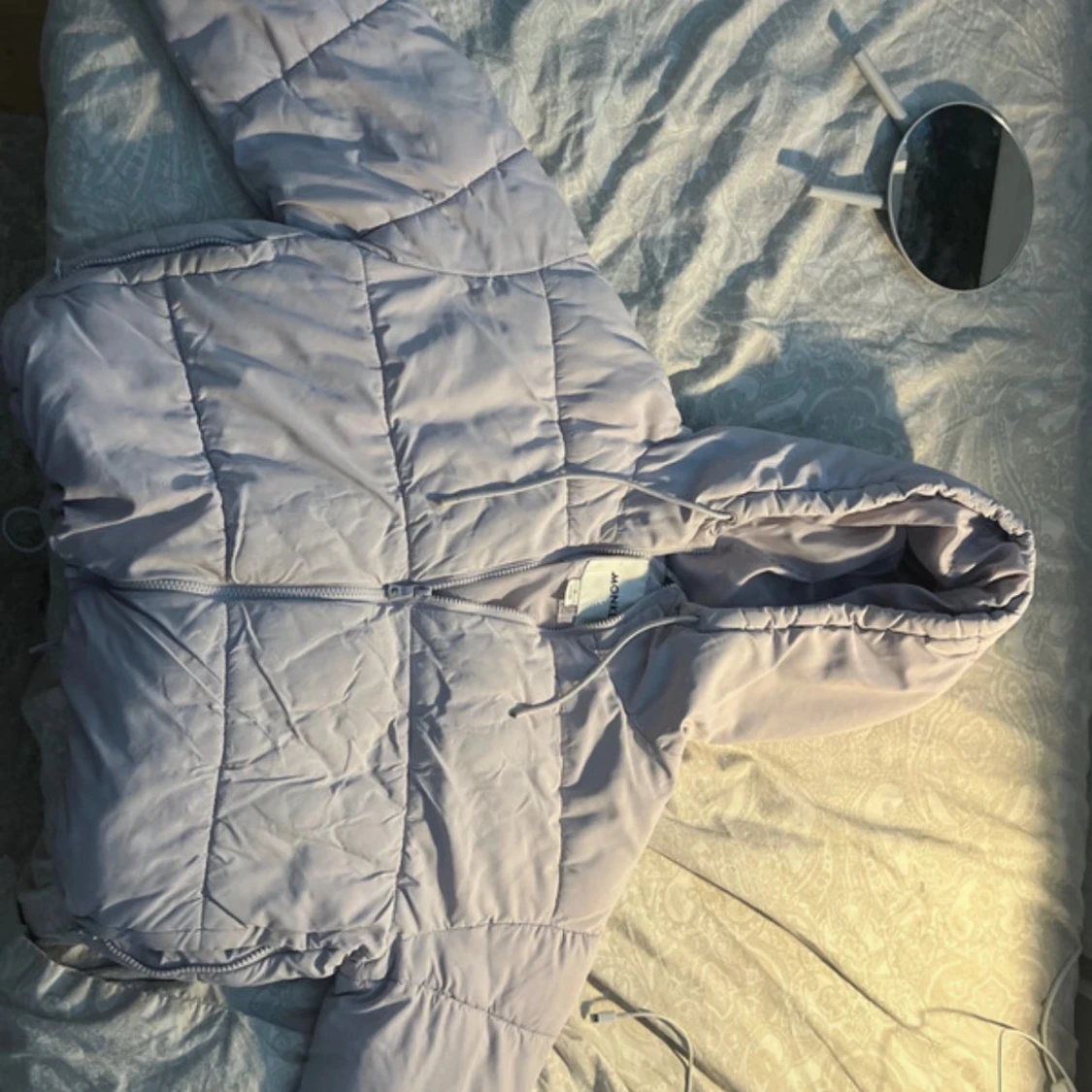 Ljuslila pufferjacka från Monki - 2