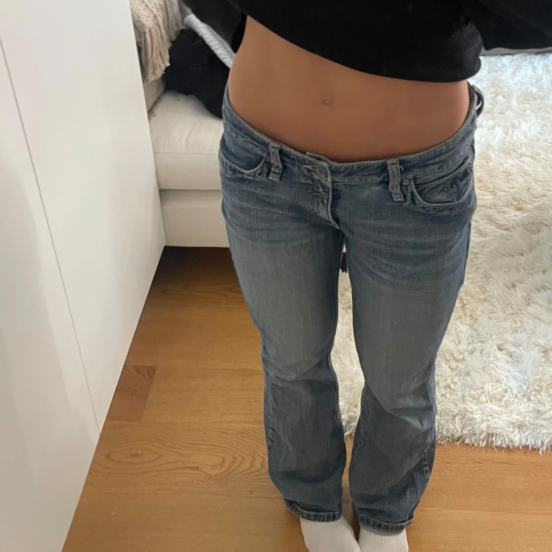 Lågmidjade blå jeans med unik ficka - 1