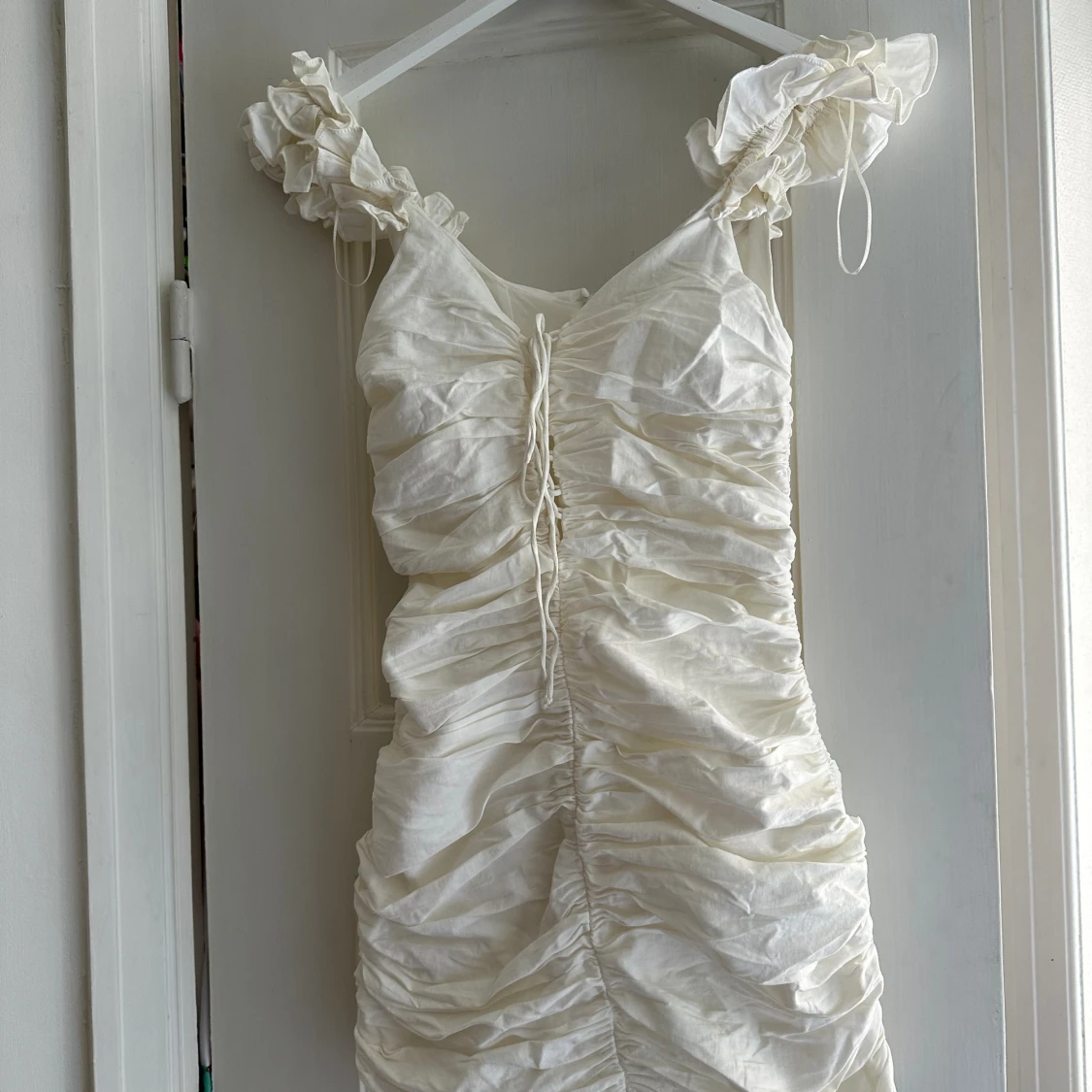 ZARA strl S vit klänning med volanger - 2