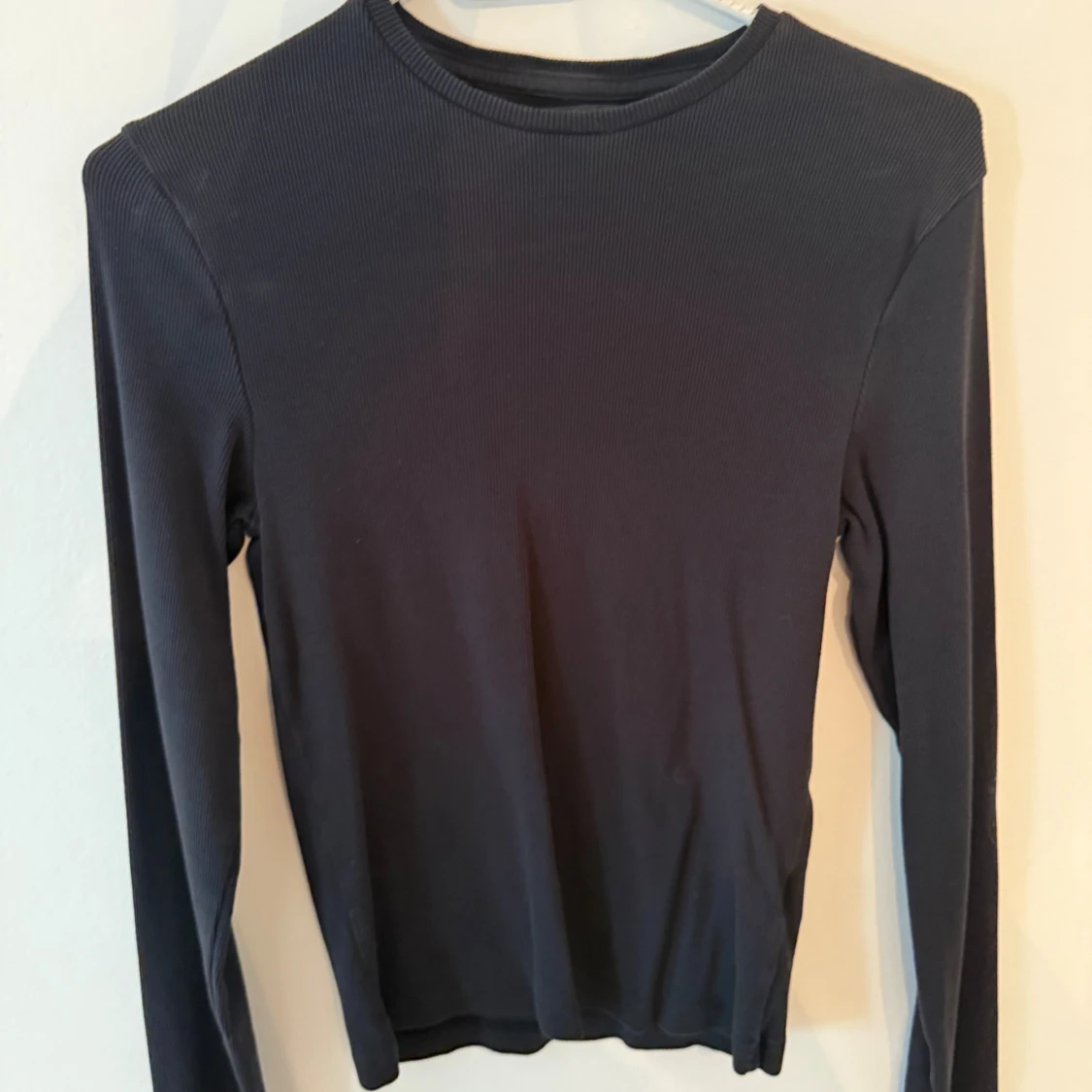 Svart långärmad topp från BikBok