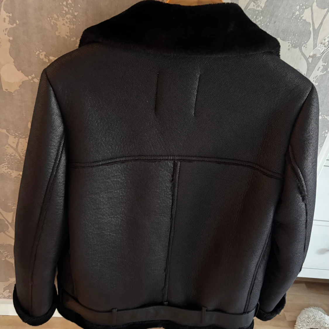 Fusk skinnjacka med pälsfoder  - 4