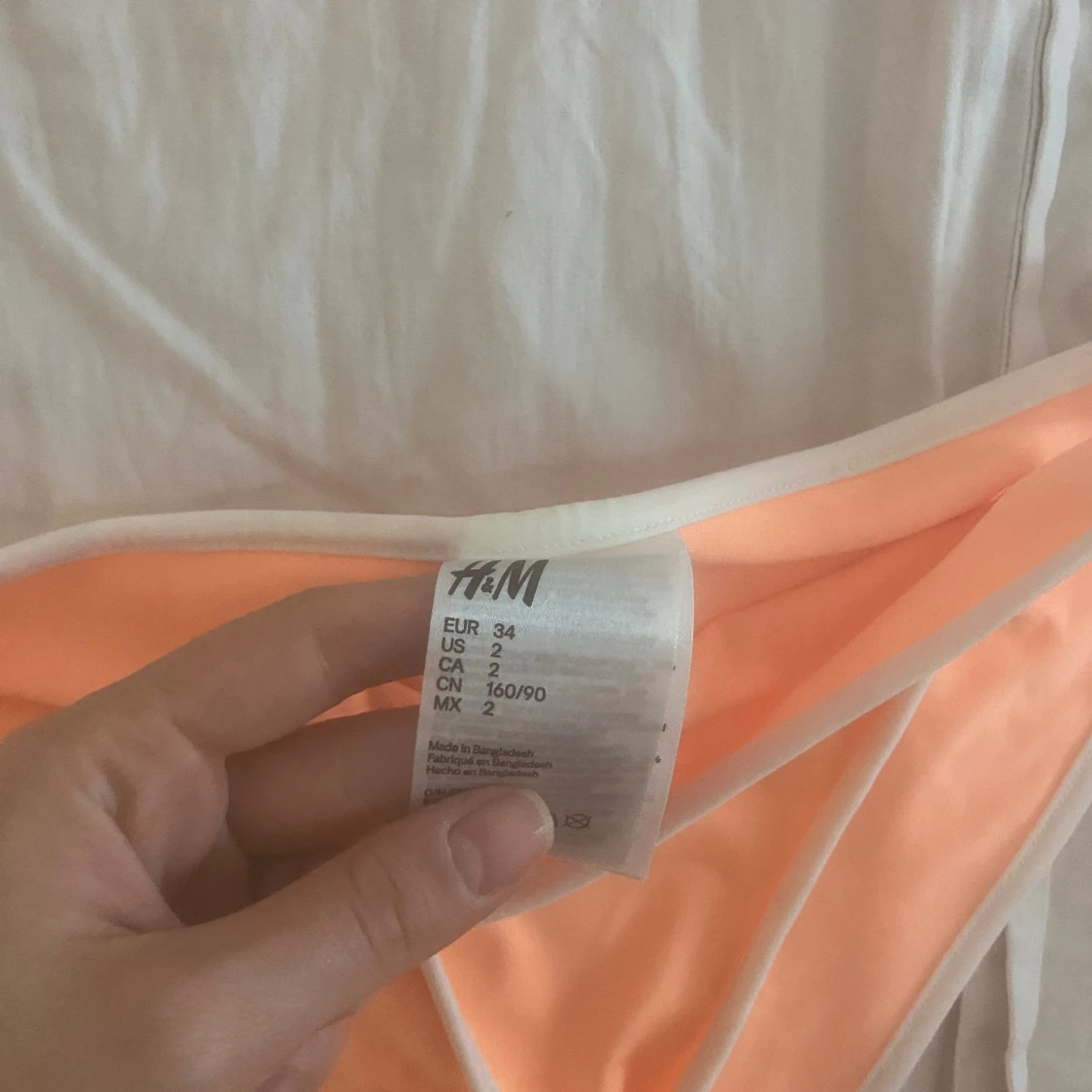 Persikofärgad bikini med vita detaljer från H&M  - 2