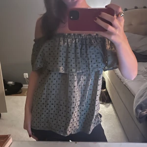 Offshoulder blus - Skiiit snygg o unik blus som går o ha på olika sätt 😍😍😌😌