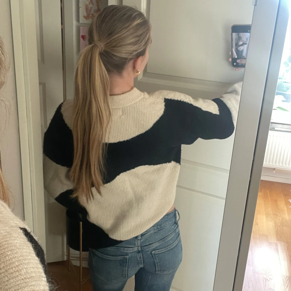 Beige och svart stickad tröja - 1