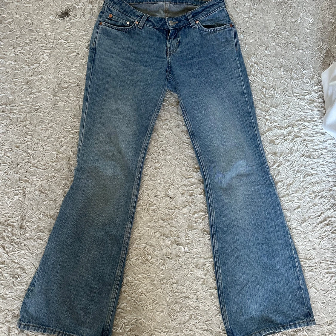 Svinsnygga lågmidjade bootcut jeans  - 2