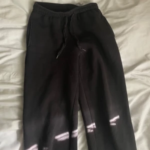 Mjukisbyxor från gina tricot  - säljer dessa mjukis byxor från gina tricot då de är lite för stora för mig och kommer inte till användning!!