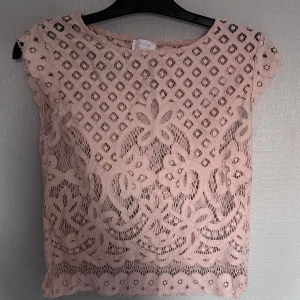 Spets tröja - Smutsrosa färg, aldrig använd i min ägodel, är som ny 