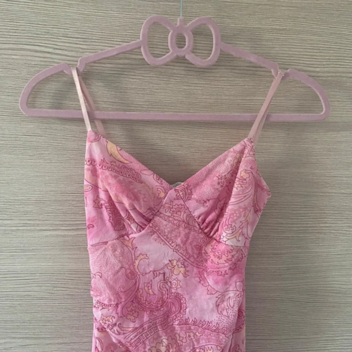 Rosa paisleymönstrad klänning - 3