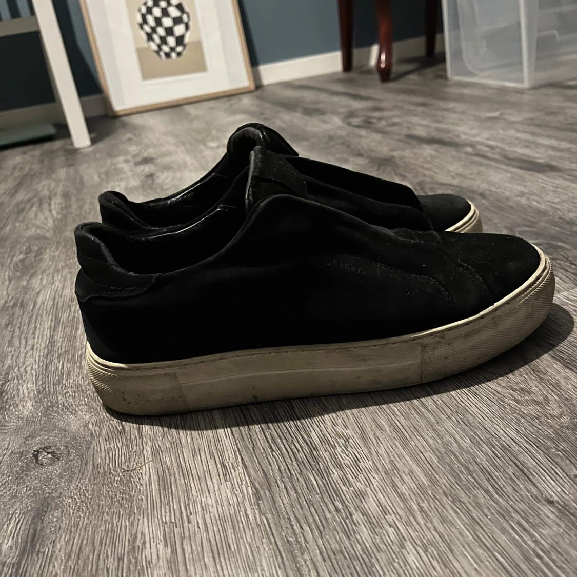 Svarta sneakers från ARIGATO i mocka - 3