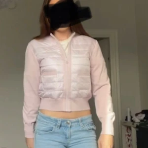 Ljusrosa jacka  - Säljer en ljusrosa cardigan från Gina stork 170 eller snarare S. Den kom inte till användning tyvärr men super fin