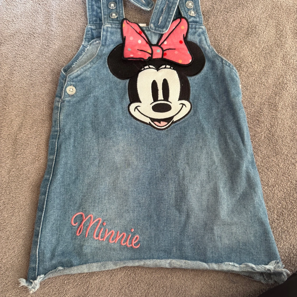 Jeansklänning med Minnie Mouse