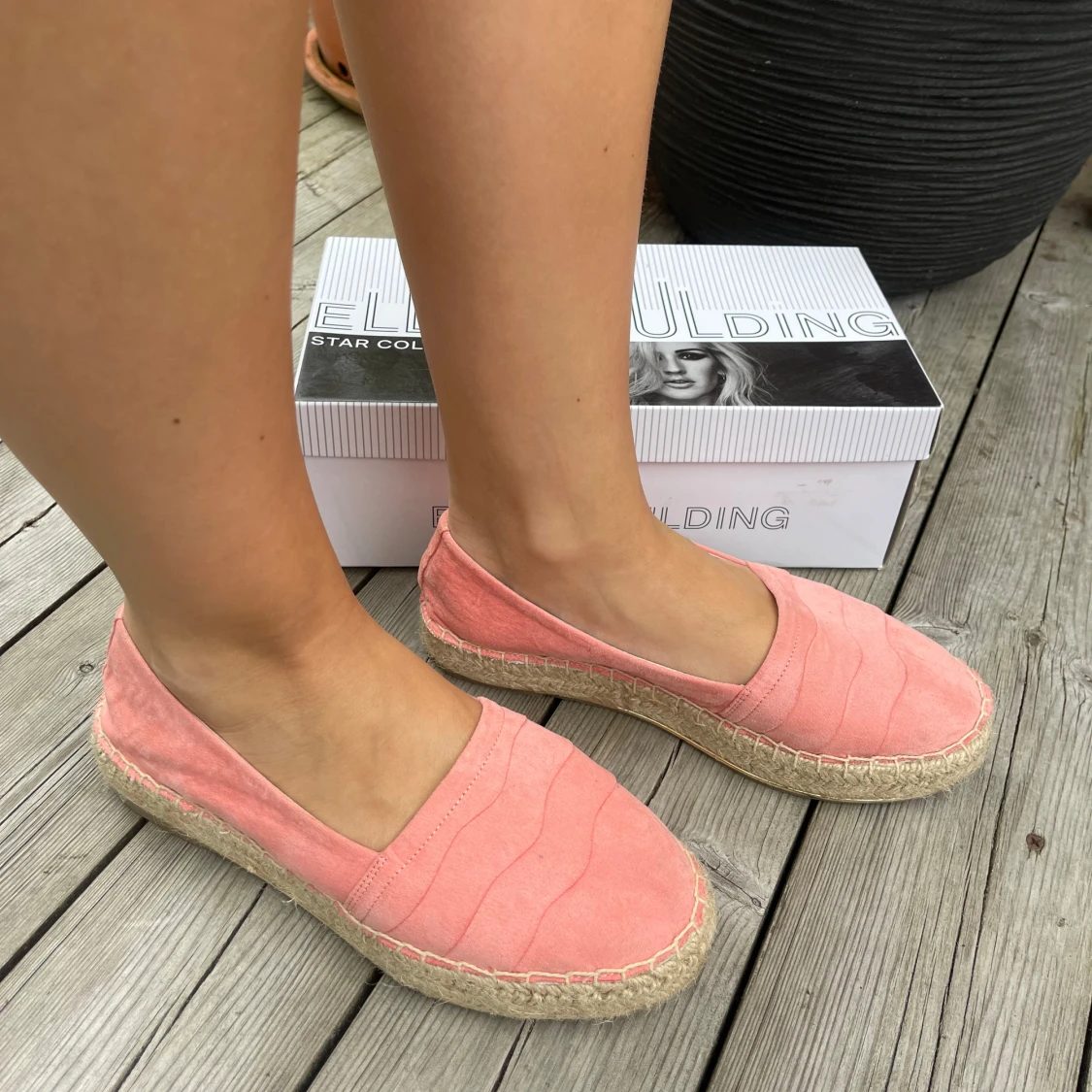 Rosa espadrillos från Ellie Goulding - 2