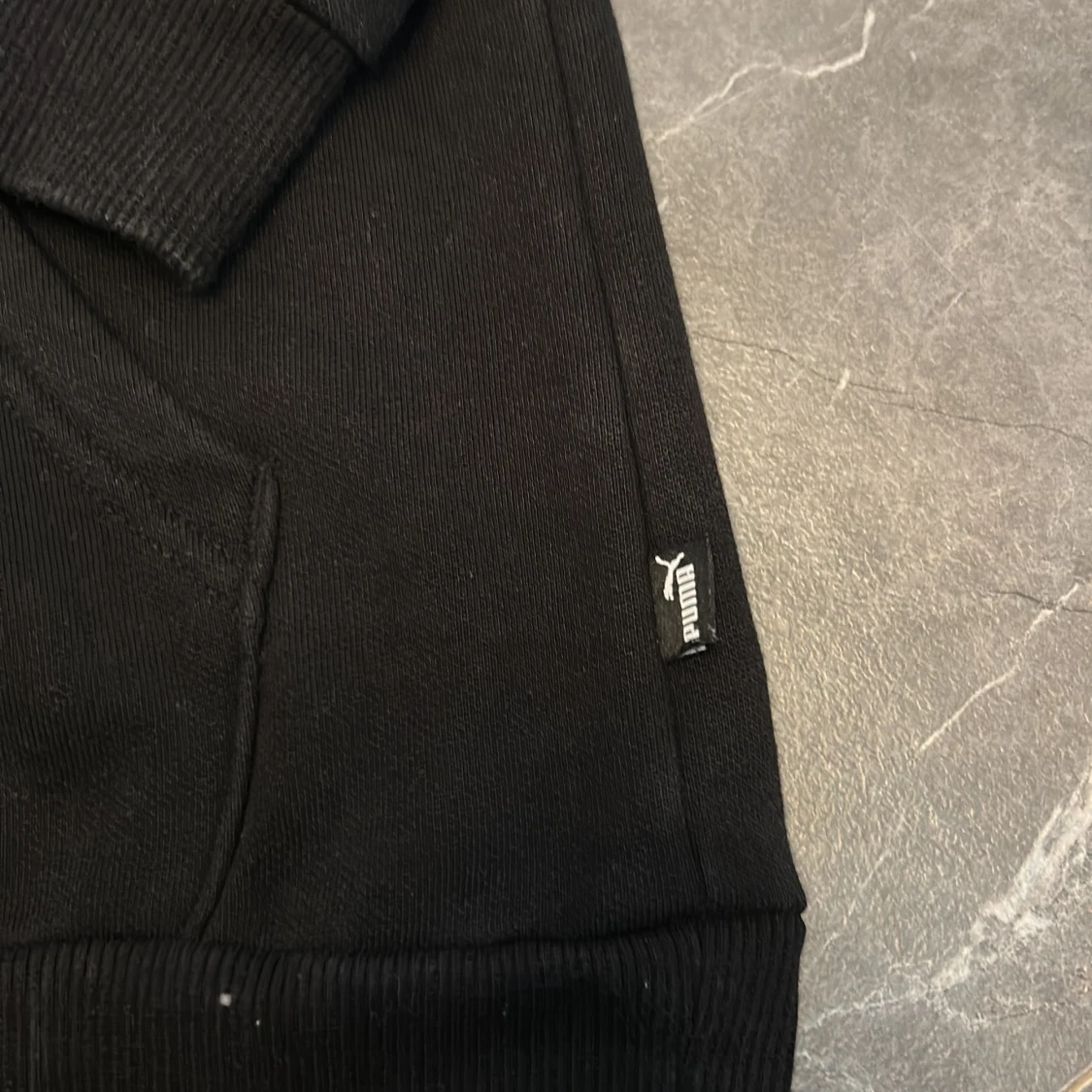 Svart hoodie från Puma med logga - 3