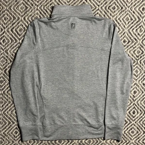 Footjoy Tröja - Footjoy Golftröja! | Storlek 38 (M) passar S | Skick 9/10 mycket bra! | Nypris 1099kr | Mitt pris 299kr | Kom pm vid frågor eller funderingar! | Postas eller hemleverans i Gävle området!