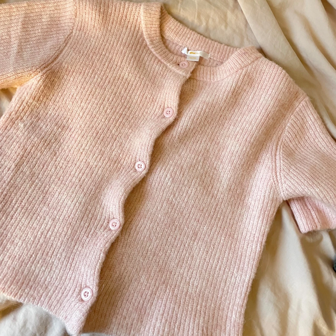 Ljusrosa stickad kofta från Gina Tricot - 2