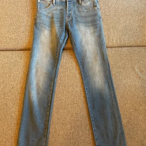 Slim fit Glenn jeans från Jack & Jones (Helt nya) - Snygga blå jeans från Jack & Jones, modell Slim Glenn. Jeansen har en slim fit passform, slim fit, skick 10/10, helt nya, sitter extremt bra, tveka inte på att höra av er😃