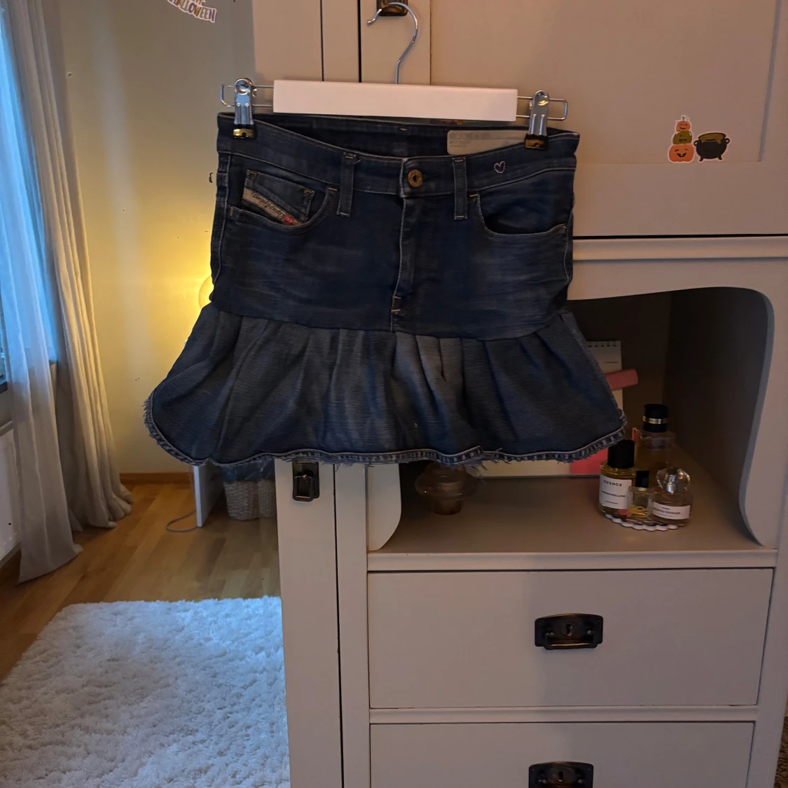 Jeanskjol med volang från Diesel
