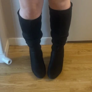 Svarta Boots - Svin snygga svarta boots!!💞I mycket bra skick. Köpta för 700kr💞