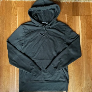 Björn Borg hoodie - Säljer en mörkgrön Björn Borg hoodie i mycket bra skick. Storlek:M. Hör av dig vid funderingar! Mvh Carl