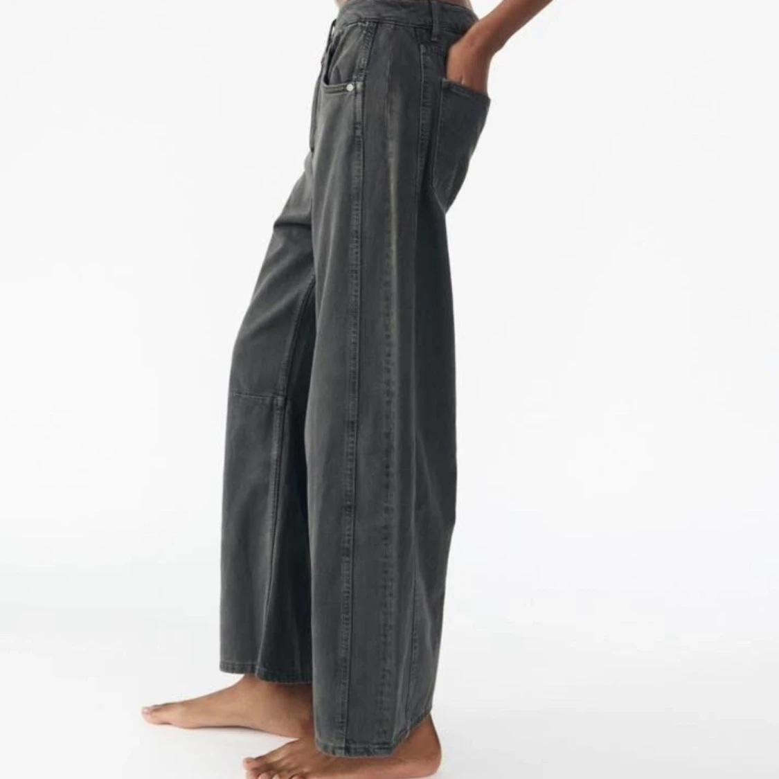 gråa barrel jeans från Zara  - 2