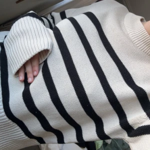 Sticka tröja - Randig stickad tröja från Gina. Säljs då den ej kommer till användning☺️