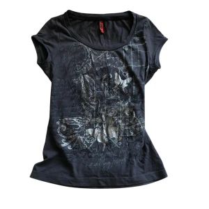 Svart topp med tryck från QS by s.Oliver - Tröja från QS by s.Oliver