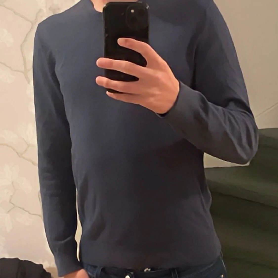 Mörkblå långärmad tröja