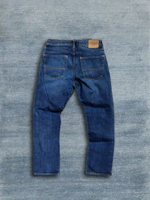 Abercrombie & Fitch Jeans - Snygga och stilrena Jeans ifrån Abercrombie & Fitch. Passformen är slim/straight och har storleken W32 L32. Hör av dig om du vevar frågor eller fler bilder🙌