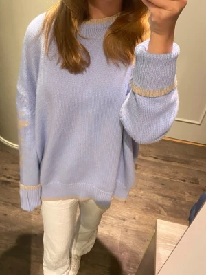 Tröja - Säljer denna mycket eftertraktade tröja från Nathalie schuterman . Helt slutsåld å svår att få tag på. Nypris är 5500💕