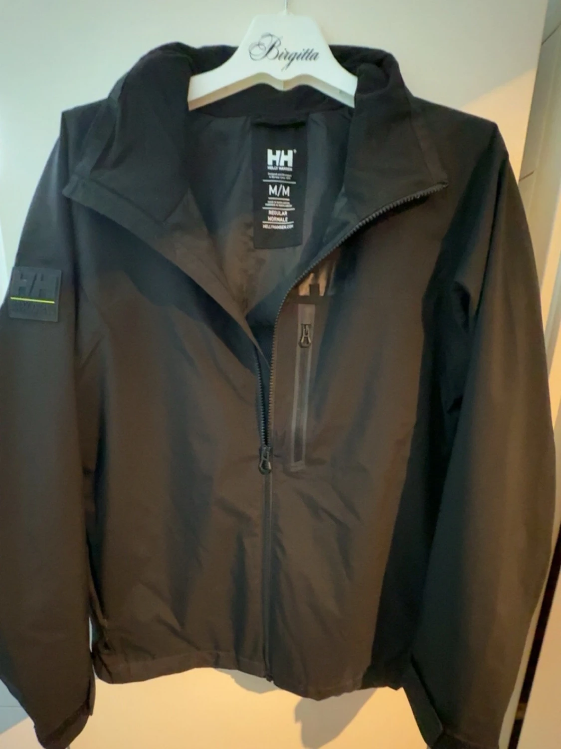 Svart vindjacka från Helly Hansen M