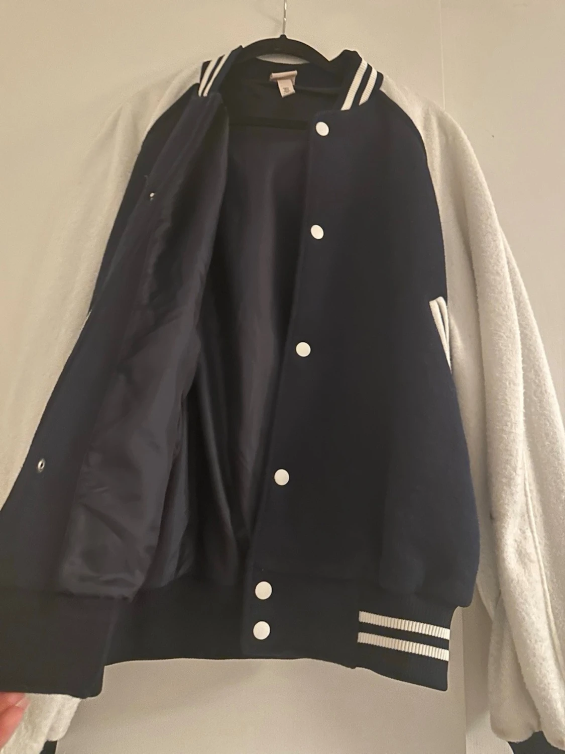 Blå och vit bomberjacka från H&M - 1