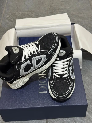 B30 Skor - Väldigt sköna och moderna skor, priset kan diskuteras vid snabb affär 