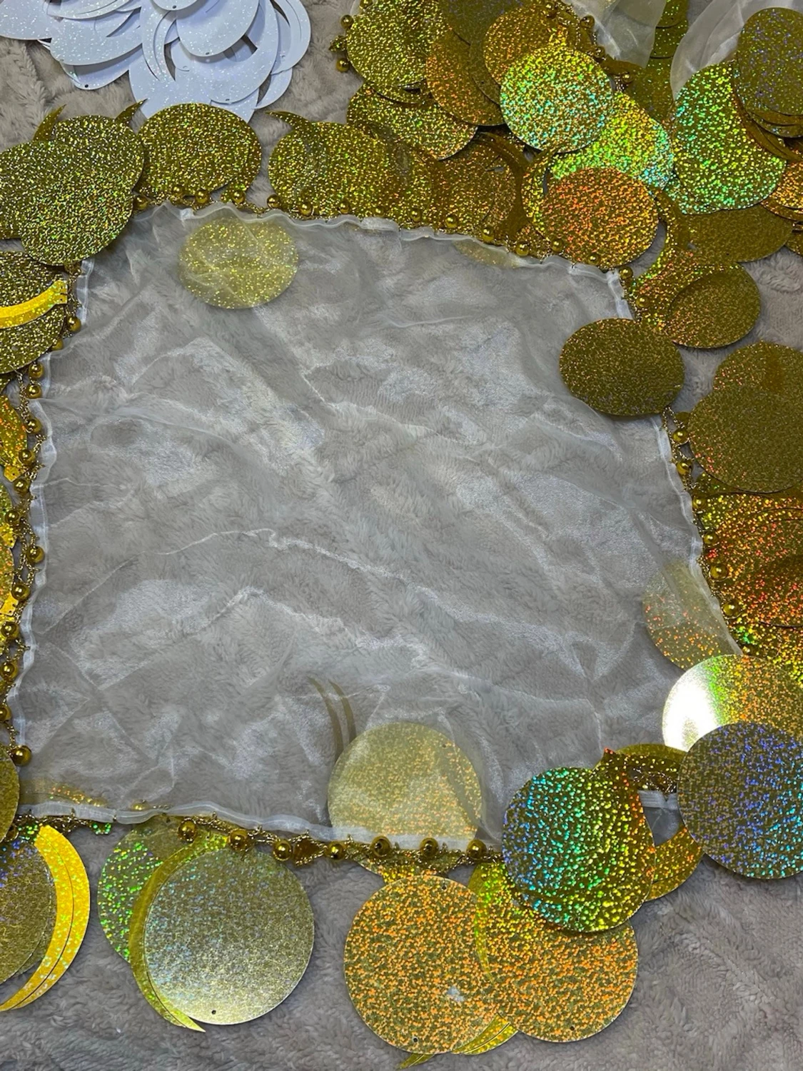 Glittrig guldpaljettväst med mesh . Dans sjaler - 3