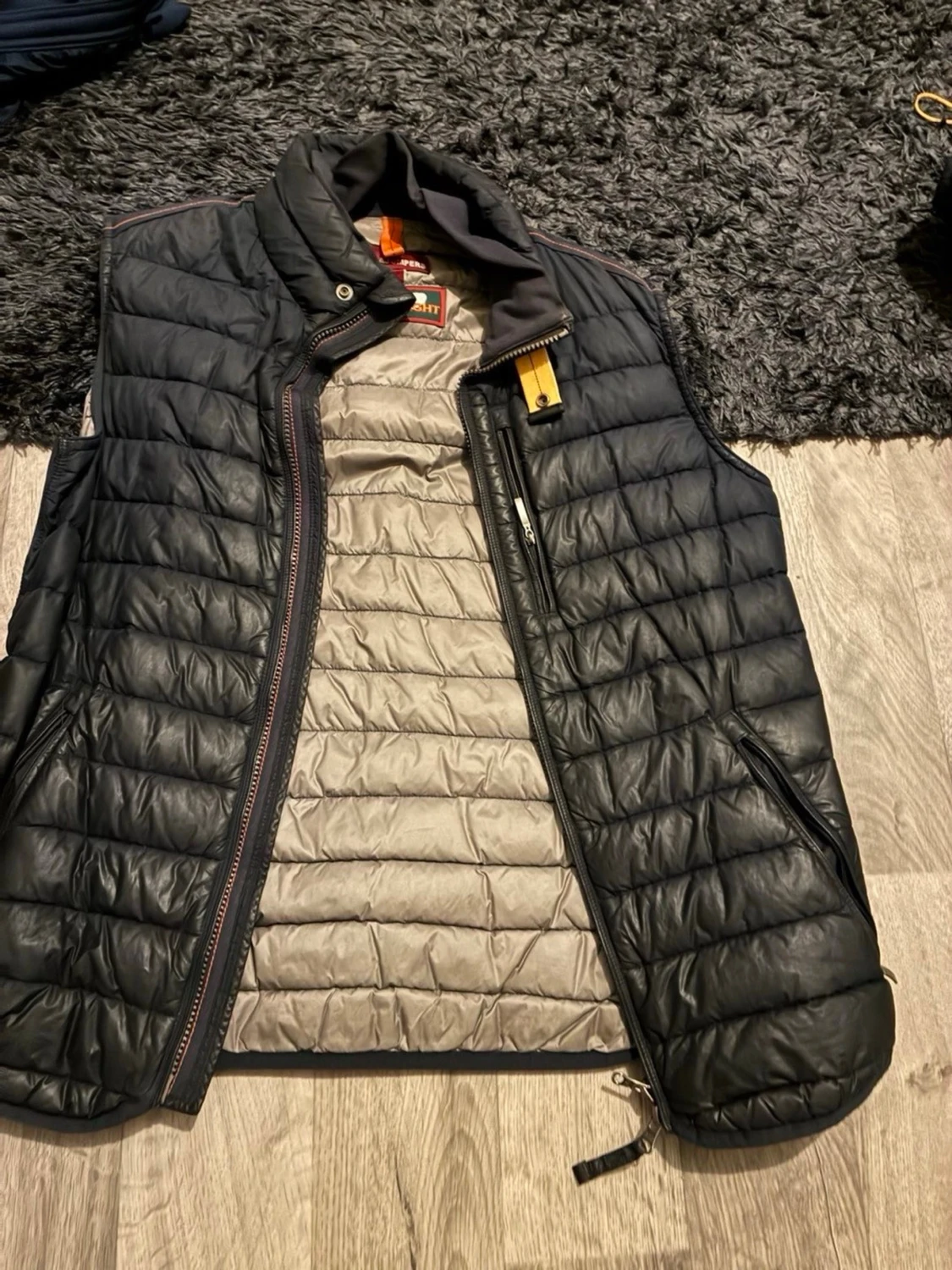 Svart dunväst från Parajumpers