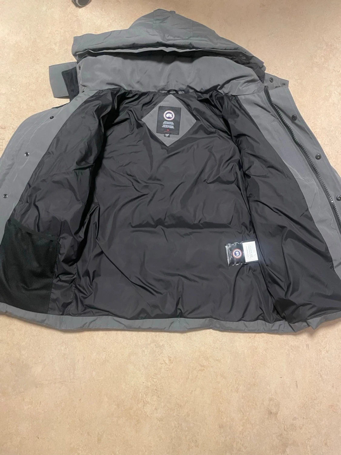 Grå pufferjacka från Canada Goose  - 1