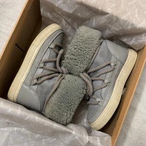 Inuikii vinterskor  - Fint skick. Gråblå färg. Storlek 36. Fler inuikii vinterskor finns i min profil. 