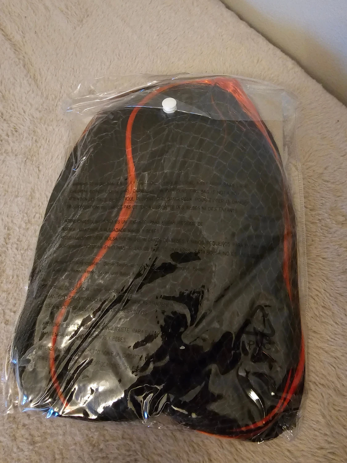 Svart och röd peruk med långa slingor - 1