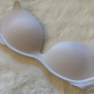 Gioia bh - BH från intimissimi typ i nyskick storlek 75C men passar B också, pris kan diskuteras 