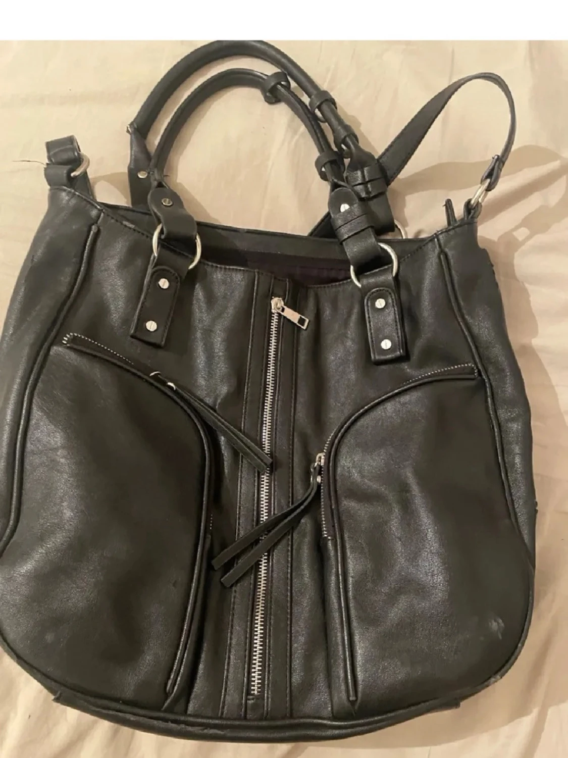 Svart axelväska med dragkedjor - 4