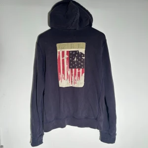 Ralph Lauren hoodie - Mått: Längd - 68cm. Bredd - 54 cm. Skriv vid ytterligare frågor eller funderingar🤝