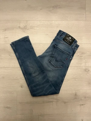 Replay anbass jeans  - Hej! Säljer dessa replay anbass jeans//inga defekter//fråga gärna! 
