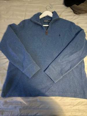 Half zip polo Ralph Lauren  -  Säljer du min gamla half zip från polo Ralph Lauren storlek M Skriv om ni har några frågor.  