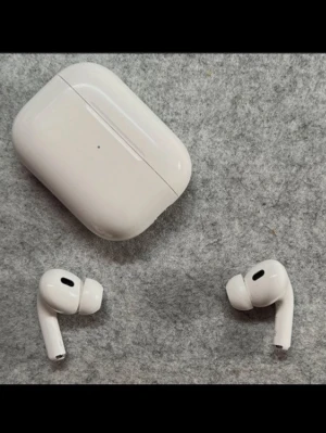 AirPods Pro  - ✨Samma kvalitet - till ett bättre pris✨  Vill du ha samma hörlurar fast till ett betydligt bättre pris och samma kvalite, så har du kommit rätt.   Hör av dig för mer information😊