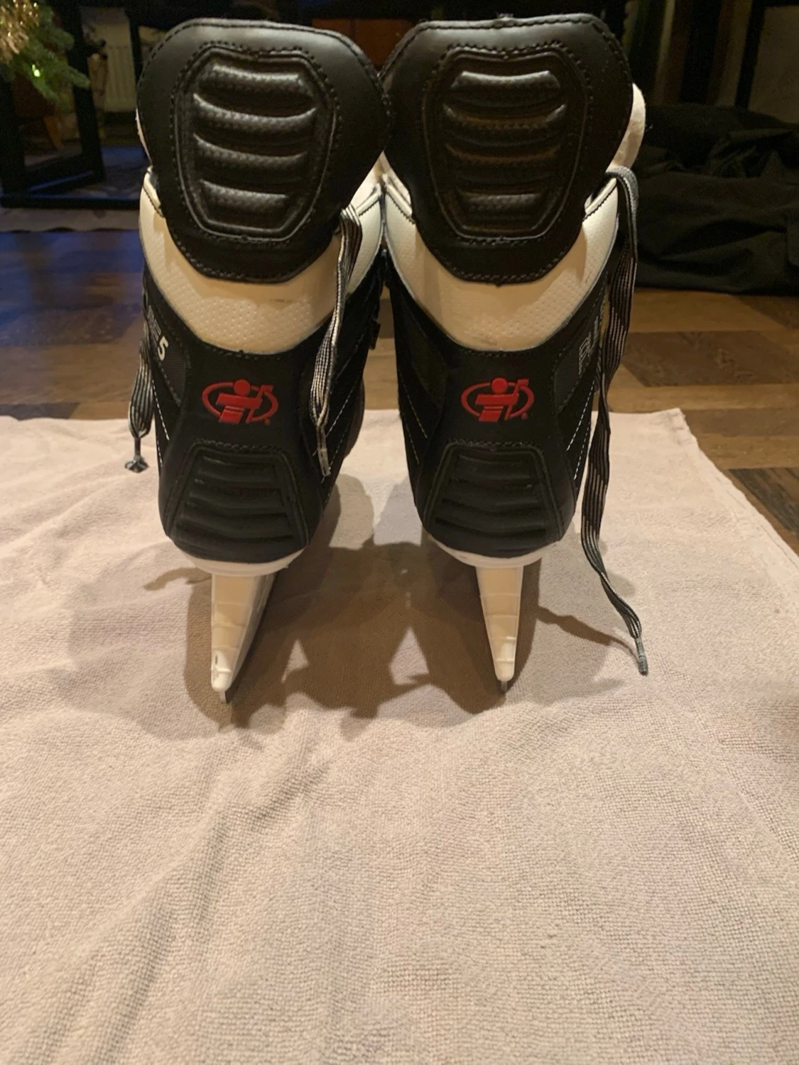 Svarta skridskor Pulse 5 strl 40 - 5