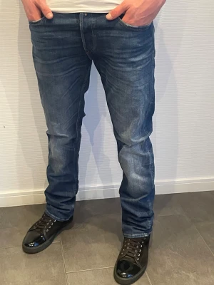 Replay ANBASS jeans  - Replay jeans herr| pris:499kr| storlek: W34 L34| skick:9,8/10| hör av dig vid minsta lilla fundering eller fråga|