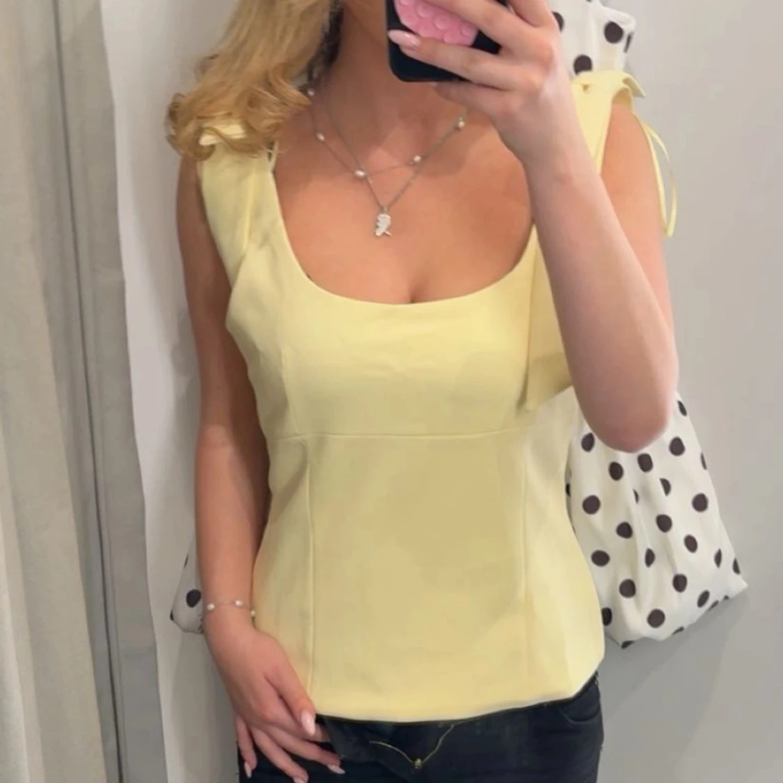 Gul korsettopp med breda axelband