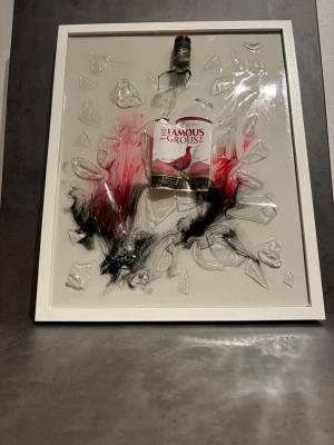 The famous grouse tavla - Säljer nu denna stilrena tavlan till den som älskar The famous grouse whiskey. Tavlan är handgjord
