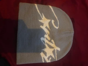 Cortiez  - Oanvänd med din text men vit logga. 