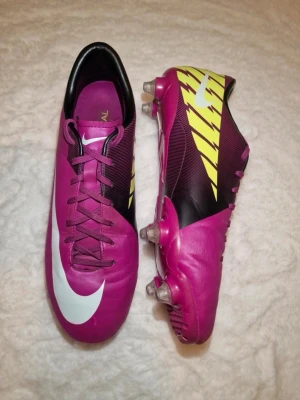 Nike Mercurial Vapor V FG - Nike Mercurial Vapor V FG football boots in the Max Orange/Silver/Abyss in very good condition!  Condition: 8/10 Size: 44 Product code: 442018-547  small defects come with. check the pictures!  