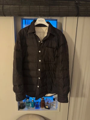 Dun jacka - Dunjacka i storlek M osäker på märket men köpt i Frankrike.